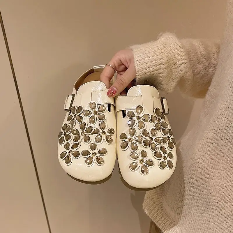 여성용 플로럴 라인스톤 버클 스트랩 클로즈드 토 슬립온 - Slip On Mule Flat 리뷰 및 가격